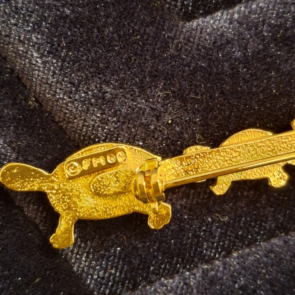 Franklin Mint Turtle Family Gold Brooch Pin Vintage FM82